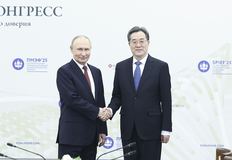 丁薛祥会见俄罗斯总统普京XxjpsgC007120_20250621_PEPFN0A001.jpg